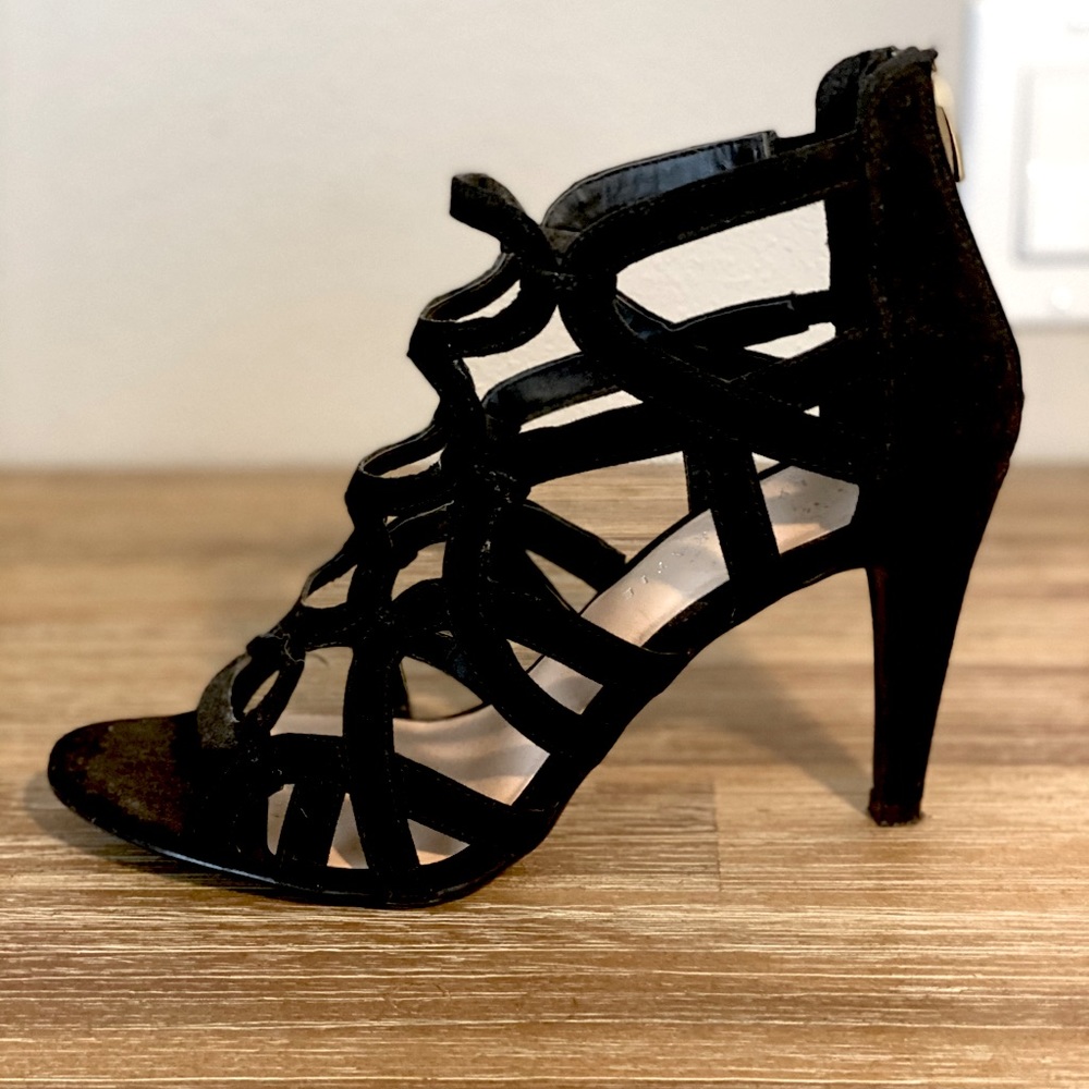 Kelly and Katie strappy pump.
